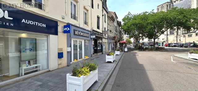vente local commercial TOUL 5 pieces, 132m