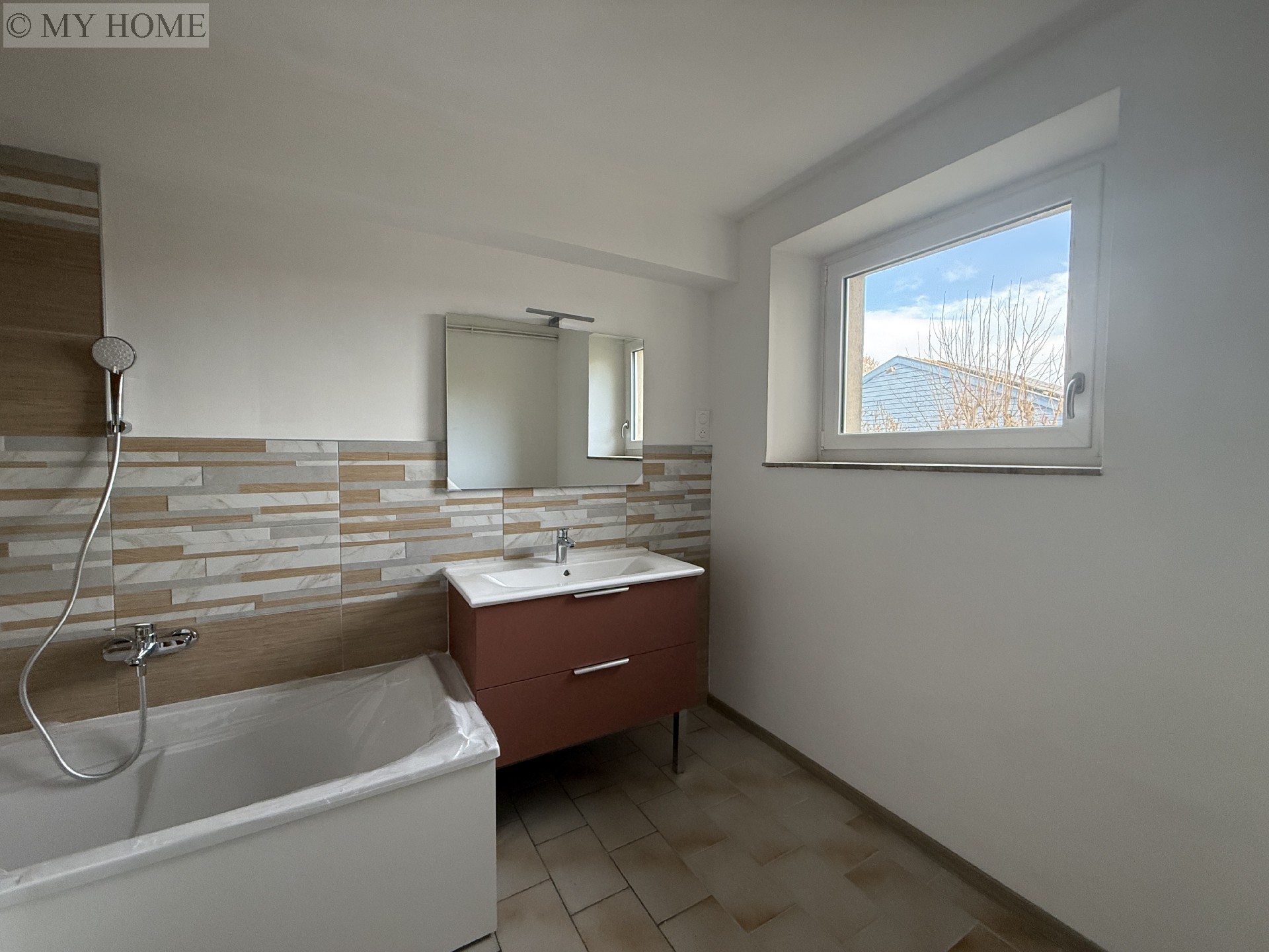 Location maison - AVRAINVILLE 138,91 m², 8 pièces