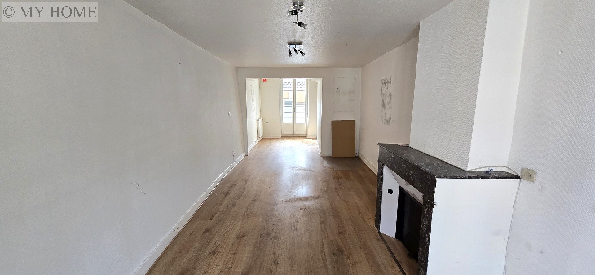 Vente local commercial - TOUL 132 m², 5 pièces
