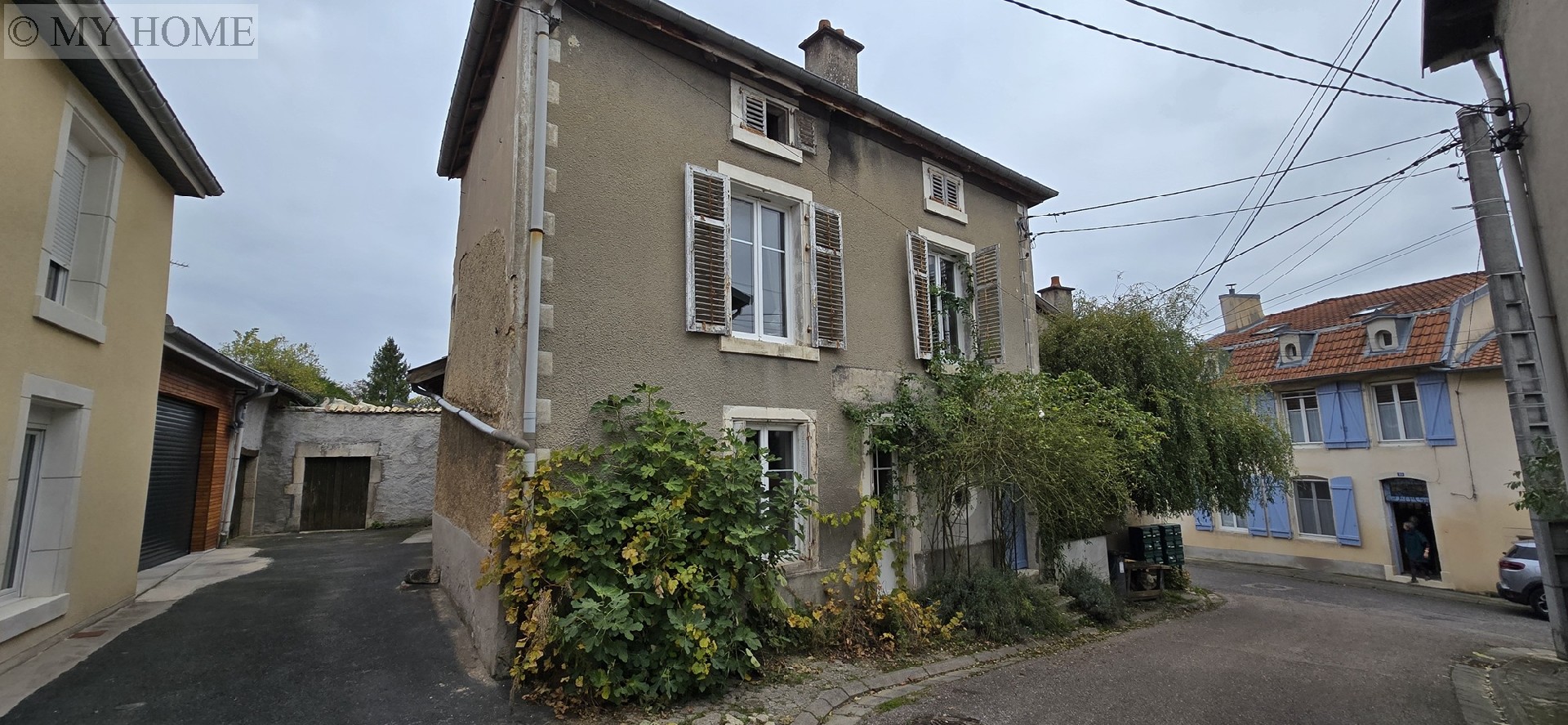 Vente maison - CHARMES LA COTE 182 m², 8 pièces