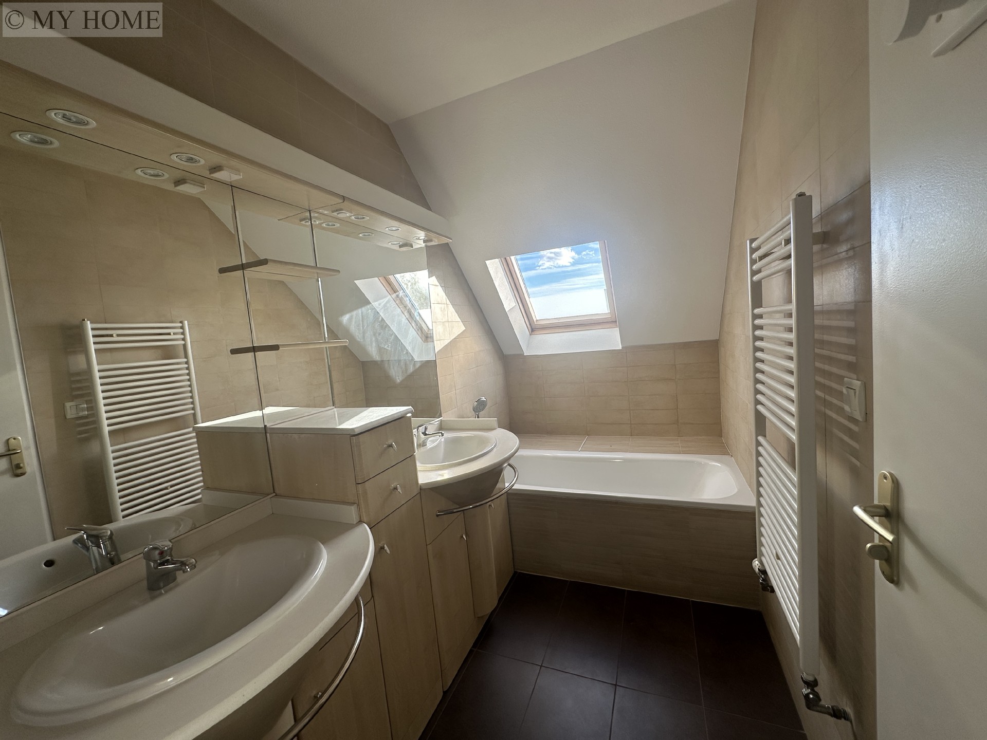 Vente maison - GONDREVILLE 175 m², 8 pièces