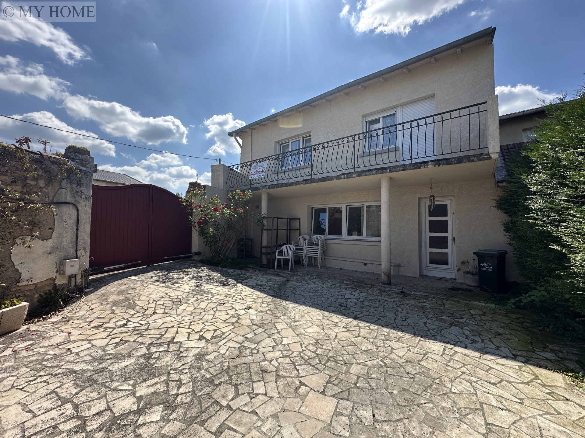 Vente maison - VELAINE EN HAYE 219 m², 8 pièces