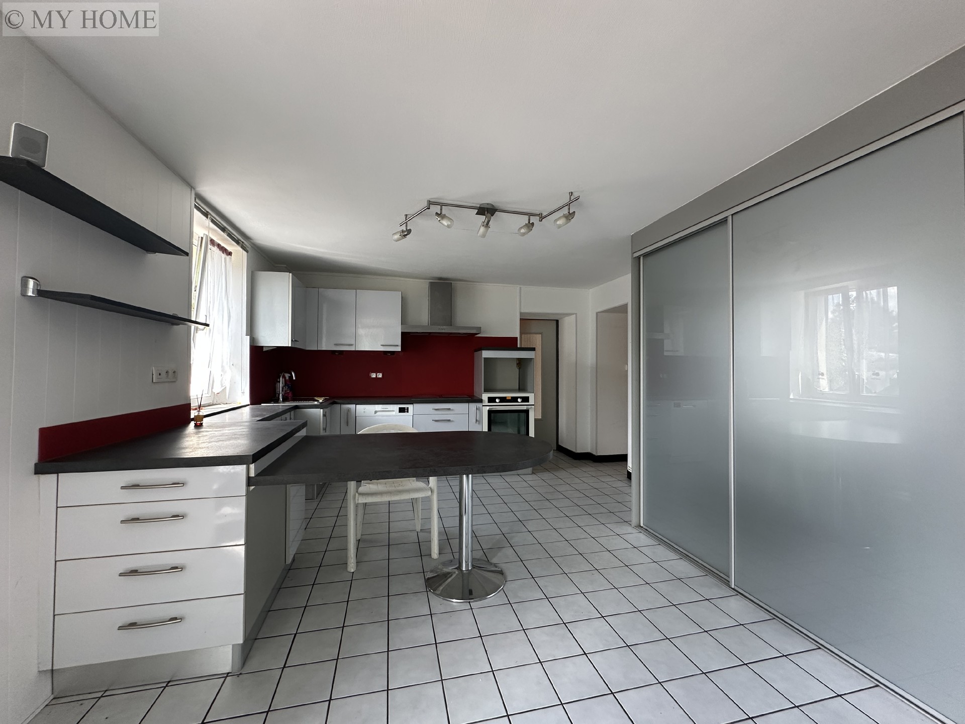 Vente maison - VELAINE EN HAYE 219 m², 8 pièces